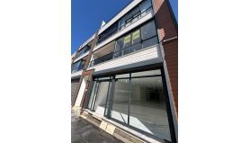 YALOVA MERKEZ’DE ACİL SATILIK CADDE ÜZERİNDE DEPOLU 200+90 M2 OFİS